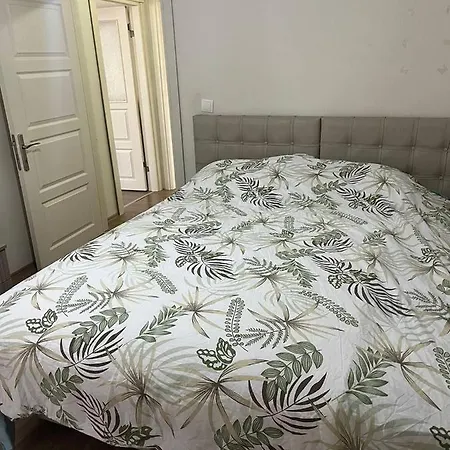 Comfortable With A Balcony 9 Apartment *