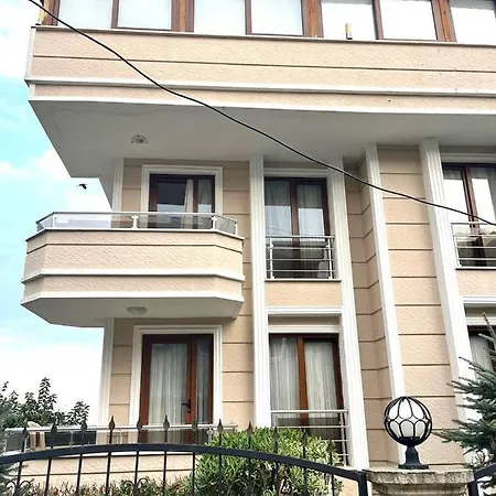 Apartment Comfortable With A Balcony 9